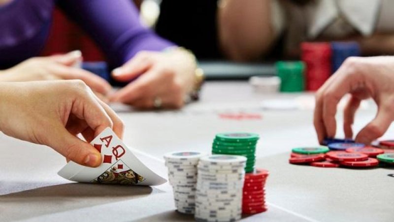 Luật chơi mini poker OLE777